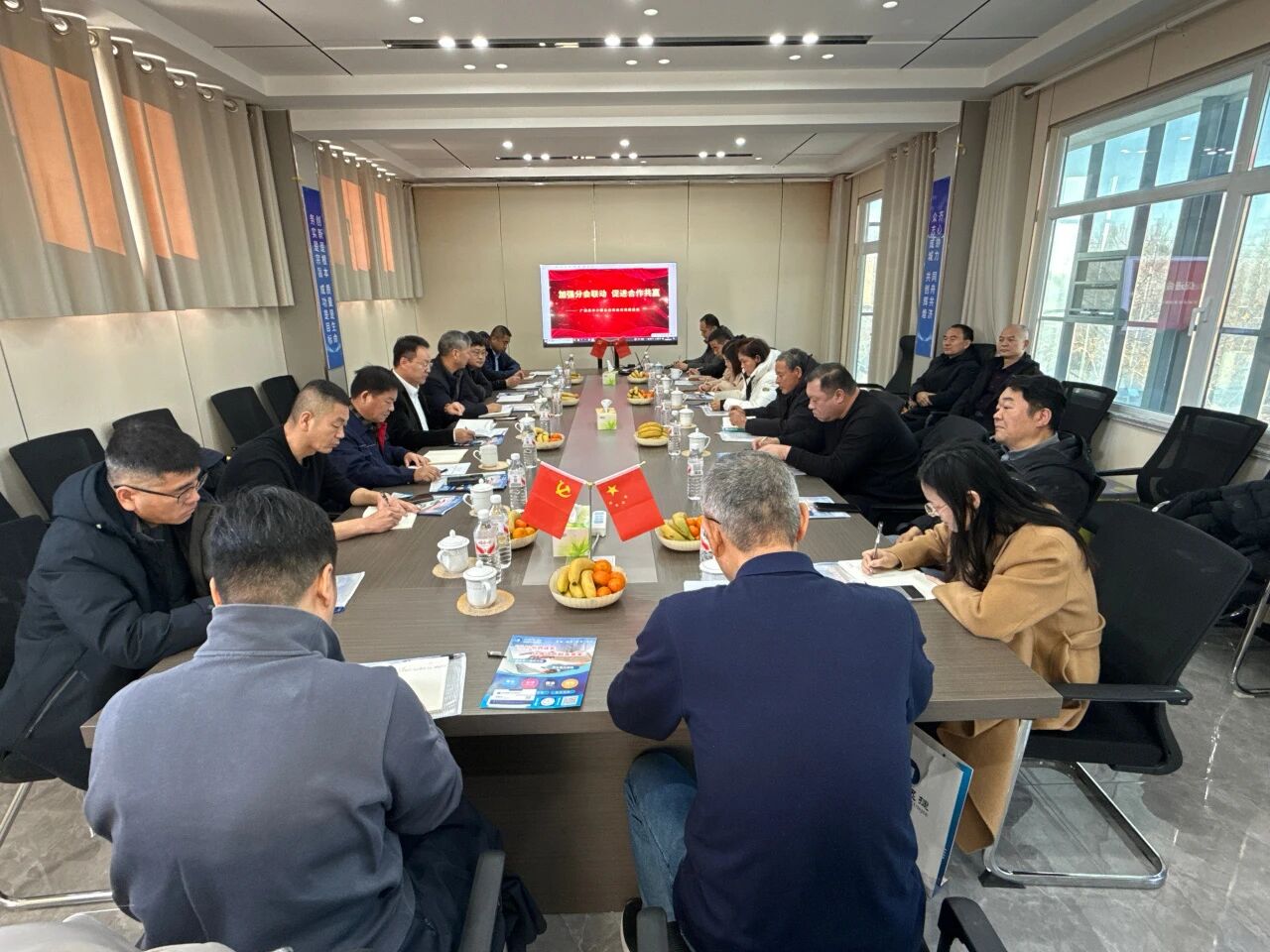 ��ǿ�ֻ��������ٽ�������Ӯ������������С΢��ҵ�̻�ɹ��ٰ���̸�����